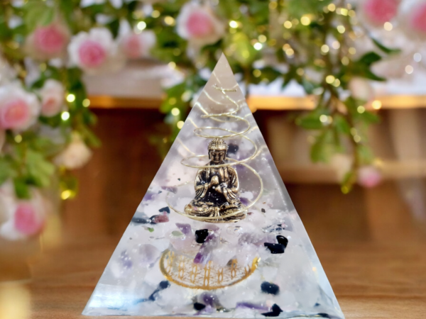 Orgonite pyramide bouddha fleur de vie